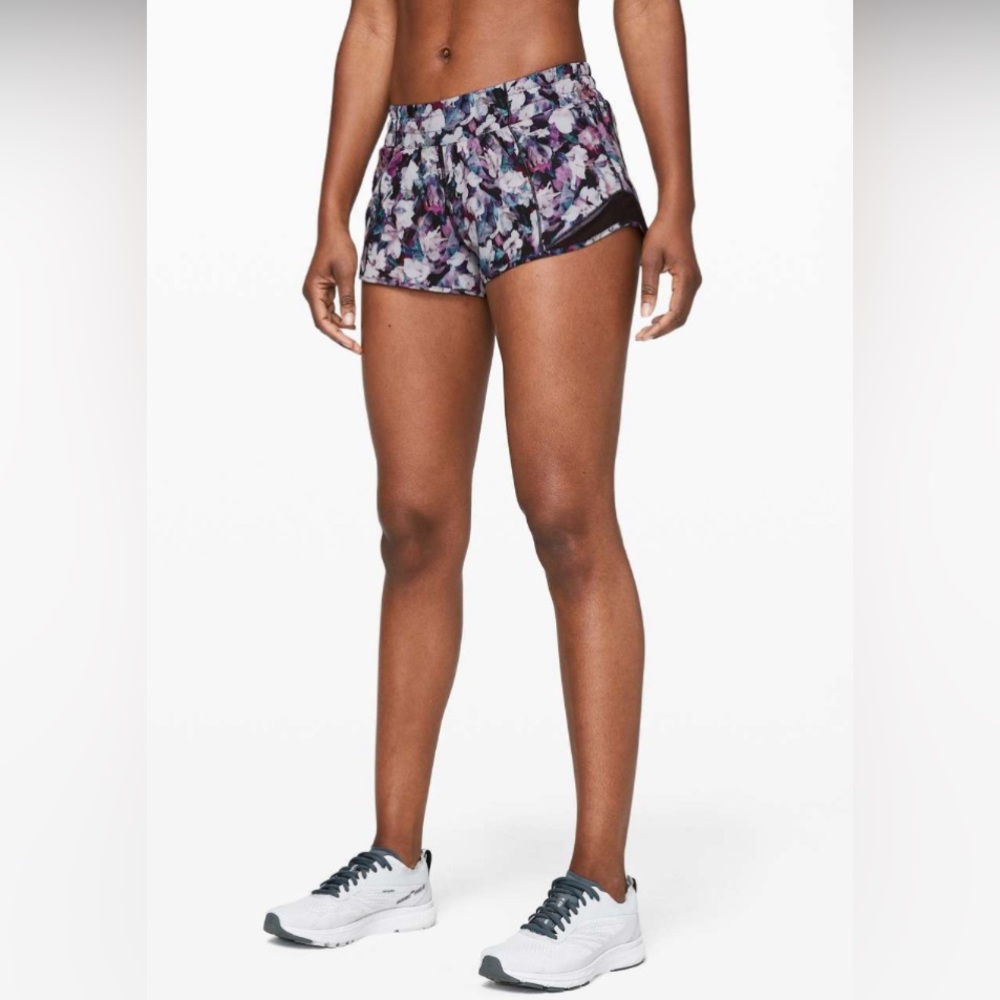 Lululemon Hotty Hot Short II *2.5"
Utopia Multi / Deep Phantom